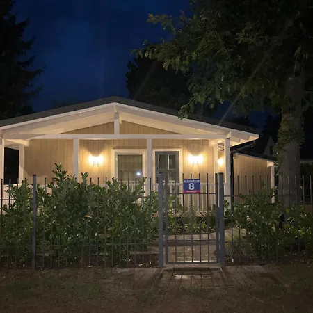 Letniskowy Pod Debem Nad Jeziorem Miedwie, مورزيسزين